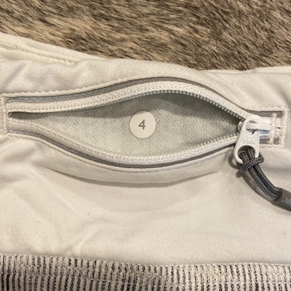 Lululemon speed shorts size 4 - Picture 3 of 3